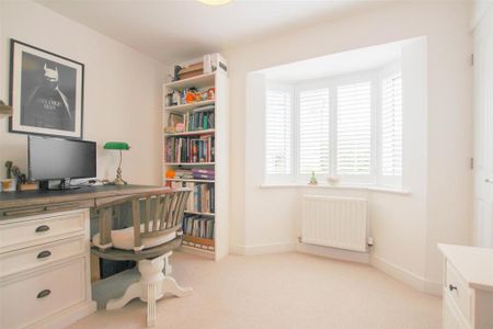 4 bedroom detached house to rent - Photo 4