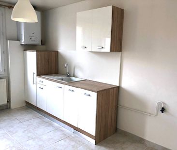 Location Maison 4 pièces 77m² CLERIEUX 26260 - Photo 1