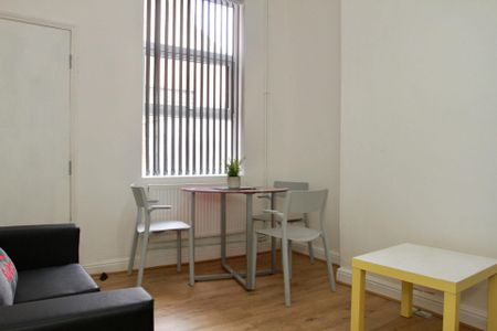 West Avenue (3 or 4 bed) - Photo 4