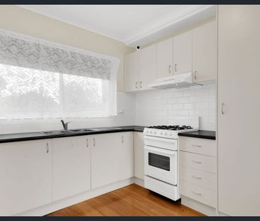 Character in perfect location! - Photo 5