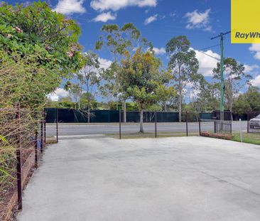 Charming 3-bedroom Family Home in Woodridge. - Photo 2