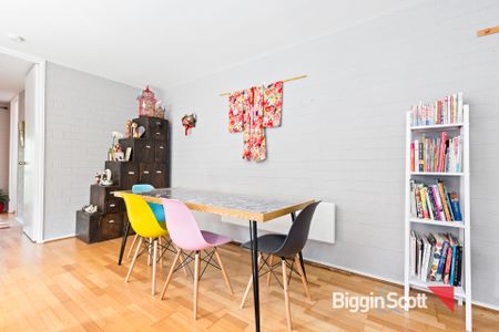 Chic Ground-Floor Retreat Opposite Barkly Gardens - Photo 3