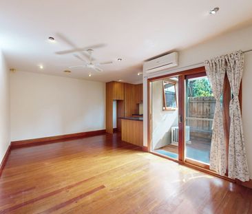 Neat & Tidy Victorian house in a great location - Photo 2