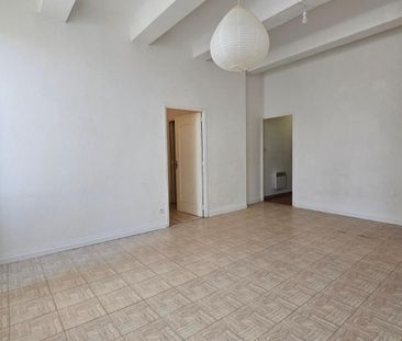 Location Appartement 3 pièces 63m² CAMPS LA SOURCE 83170 - Photo 2