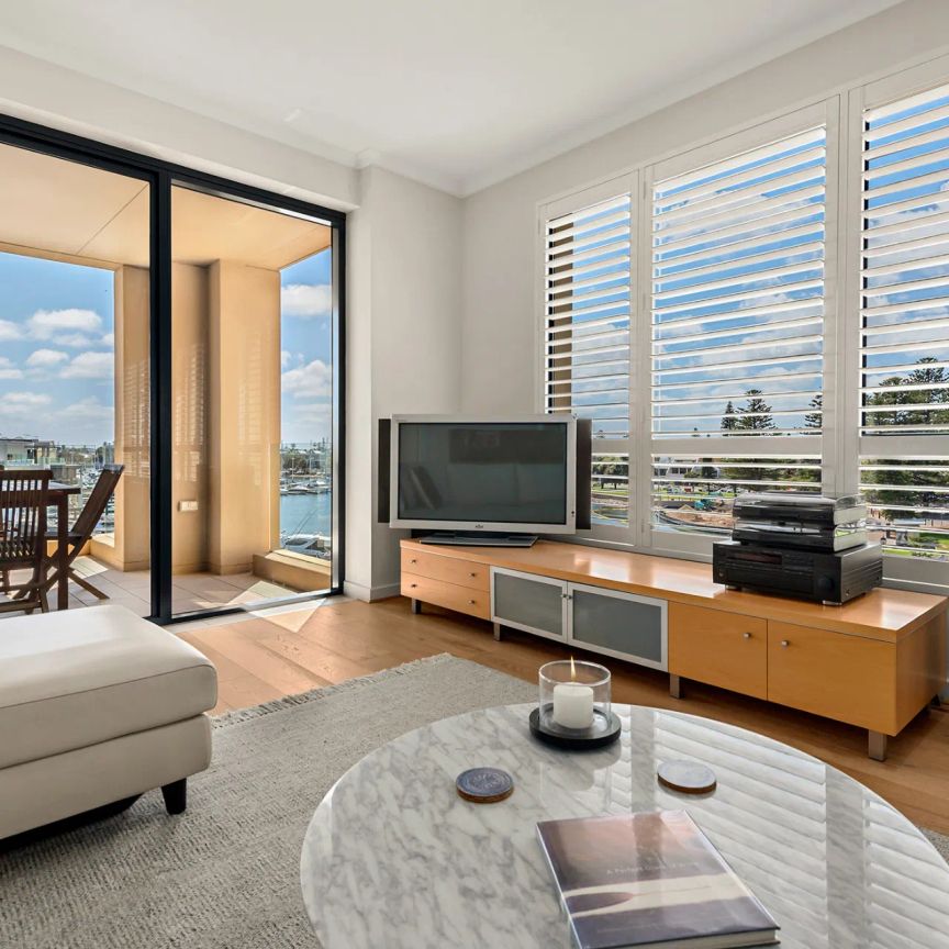 Exquisite Three-Bedroom Apartment within the Prestigious Marina East Complex - Photo 1