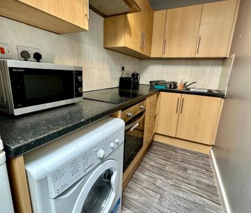 1 bedroom in a house share to rent - Photo 6