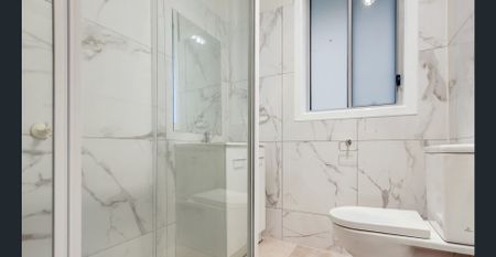 Renovated House Close to University - Photo 3