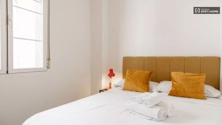1-bedroom apartment for rent in Embajadores, professionals and families welcome - Photo 3