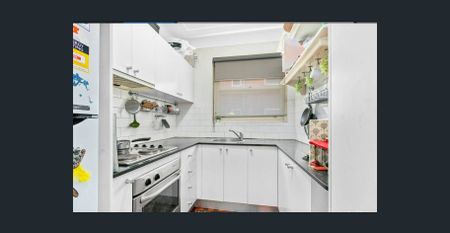 Perfectly Positioned for Ultimate Convenience - Photo 3