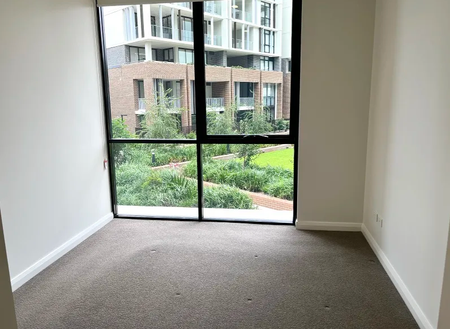 Modern 2-Bed Apartment in the Heart of Rouse Hill - Photo 2