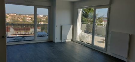 Location Appartement 3 pièces 67m² LA ROCHE SUR YON 85000 - Photo 2