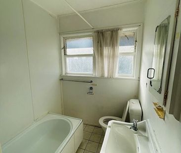 Affordable 2-Bedroom Rental Unit in Mt Wellington - Photo 2