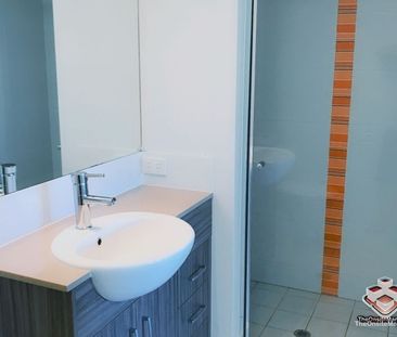 2 BEDROOM NON-FURNISHED UNIT IN TROPICAL RESORT STYLE APARTMENTS - Photo 4