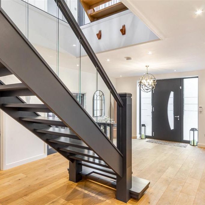 8 bedroom detached house to rent - Photo 1