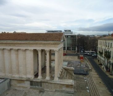 Écusson face Maison carrée - Photo 2