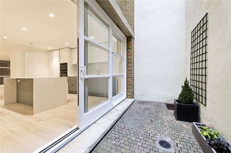 Split level three bedroom flat with large entertaining space - Photo 5