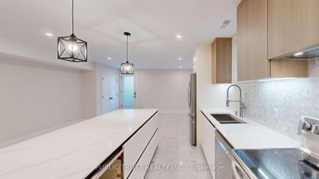 Detached Home For Lease | C8107598 - Photo 2