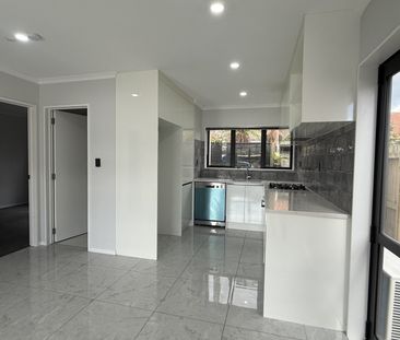 Four Beds Townhouse with 2 parking - Photo 2