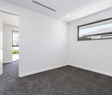 Modern Three bedroom Two Bathroom home in Wanted Locale - Photo 5