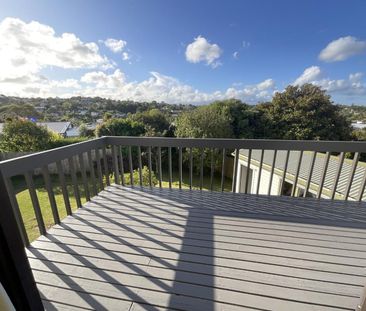 Sunny spacious family home in Hillcrest - Photo 1