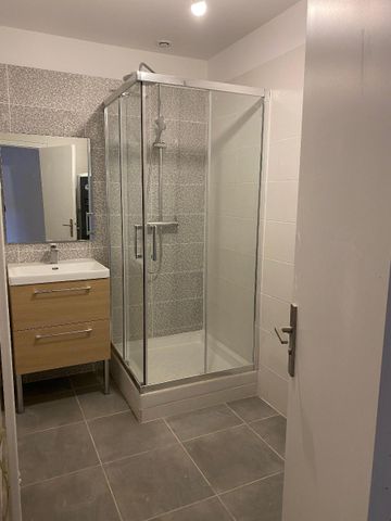 Location Appartement 5 pièces 69m² LES VANS 07140 - Photo 5