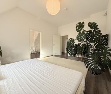 Hochwertig möblierte Altbau-Dachgeschosswohnung in unmittelbarer Ma... - Foto 3