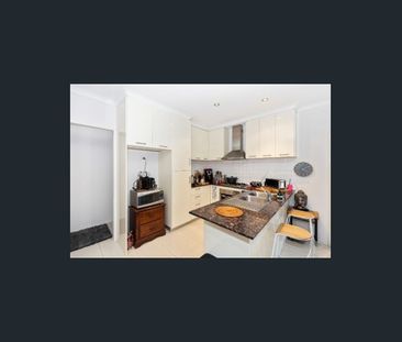 Easy-Care Living in a Prime Pearsall Location - Photo 4