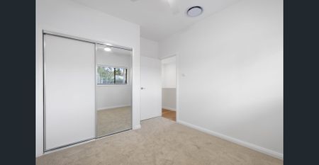 Spacious three-bedroom, two-bathroom townhouse overlooking reserve - Photo 4