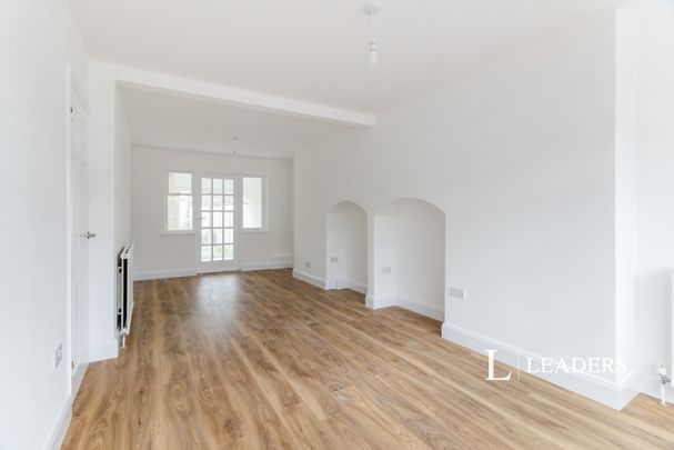 3 bedroom house to rent Sherborne Road, Sutton, SM3 - Photo 1