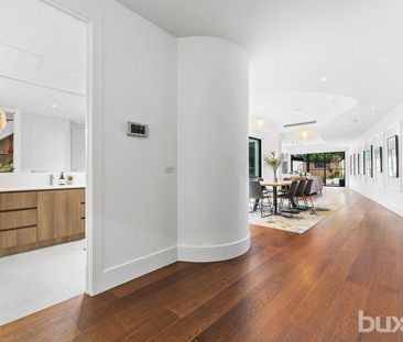 Stunning 3 Bedroom, 4 Bathroom, 2 Living Area Home with Double Garage! - Photo 1