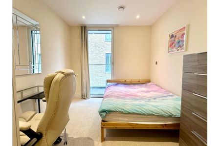 2 bedroom flat - Photo 3