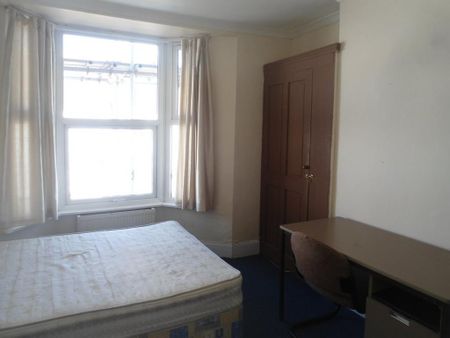 5 bedroom terraced house to rent - Photo 4