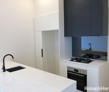 Splendid Top Podium Floor 1Br Apartment in the Heart of Footscray! - Photo 5