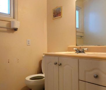 For Lease - 213 Risebrough Circuit, Markham, Ontario - Photo 3