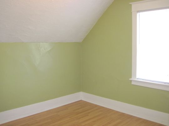 1255 RAE 3 BEDROOMS - Photo 1