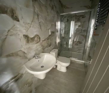 Richards Street - Photo 3