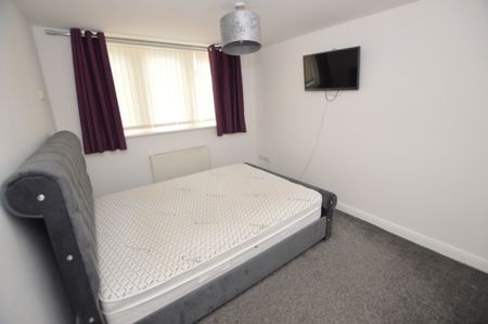 2 Bedroom Apartment - Photo 3