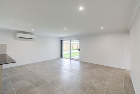 Brand New Family Home - Park Lane Estate! - Photo 2