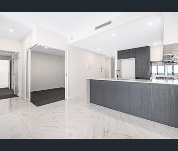 Waterpoint Residences | Large 3 Bedroom 2 Bathroom Unfurnished Apar... - Photo 5