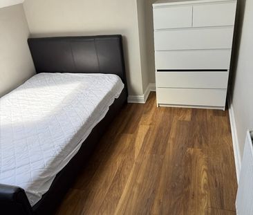 Room in a Shared House, Ecclesall Road, S11 - Photo 1