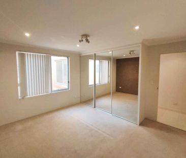 Spacious 2-Bedroom Apartment in the Heart of Crows Nest - Photo 1