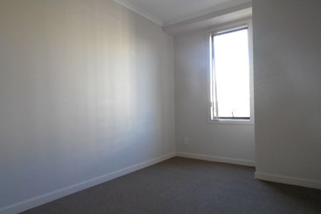 New paint and carpet - One bedroom unit - Photo 5