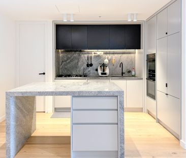 Stunning Fully Furnished 3-Bedroom Apartment in the Heart of Bondi ... - Photo 2