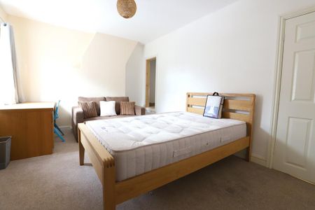 1 bedroom in a house share to rent - Photo 5