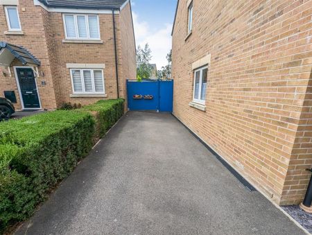 3 bedroom semi-detached house to rent - Photo 5