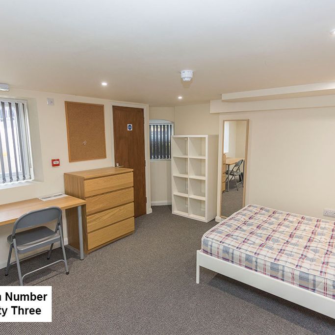 1 Bed Student Accommodation - Photo 1