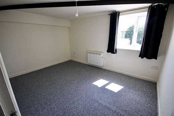 Hobley Drive, Swindon, SN3 - Photo 1