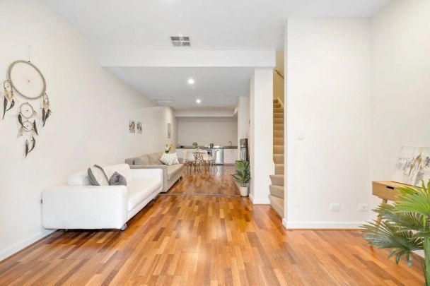 Fully Furnished Spacious Townhouse in Tranquil Lifestyle Precinct - Photo 1