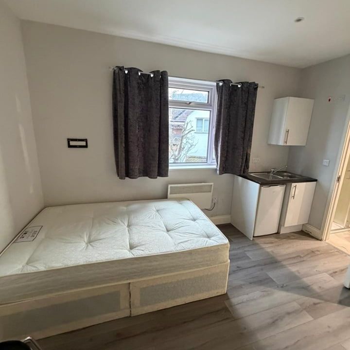 Studio Flat, Allerford Road, SE6 - Photo 1