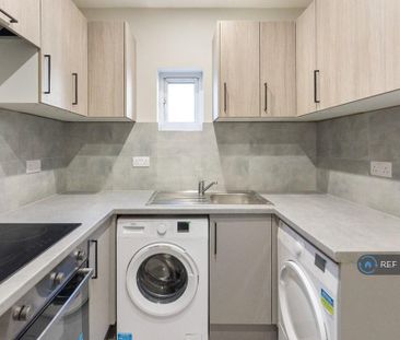 Studio to rent - Photo 6